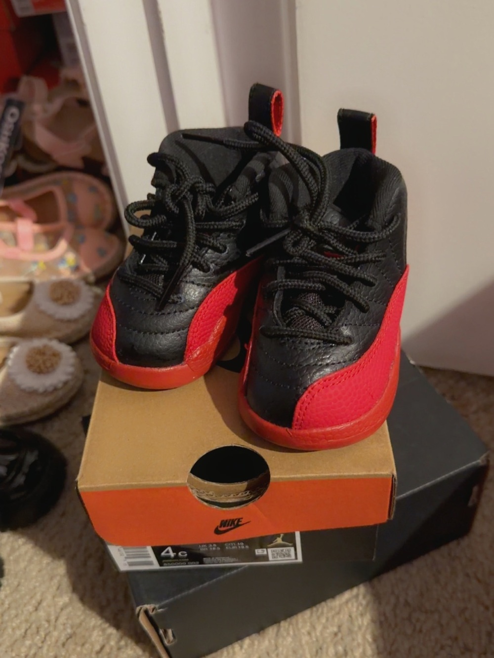Jordan Toddler Sneakers in Black and Red